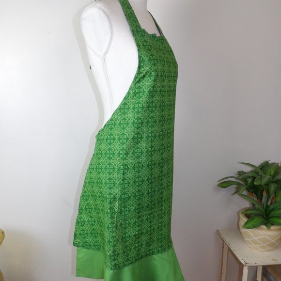 St Patrick's Day Apron...Irish Celtic Fabric / NWOT - Picture 6 of 10